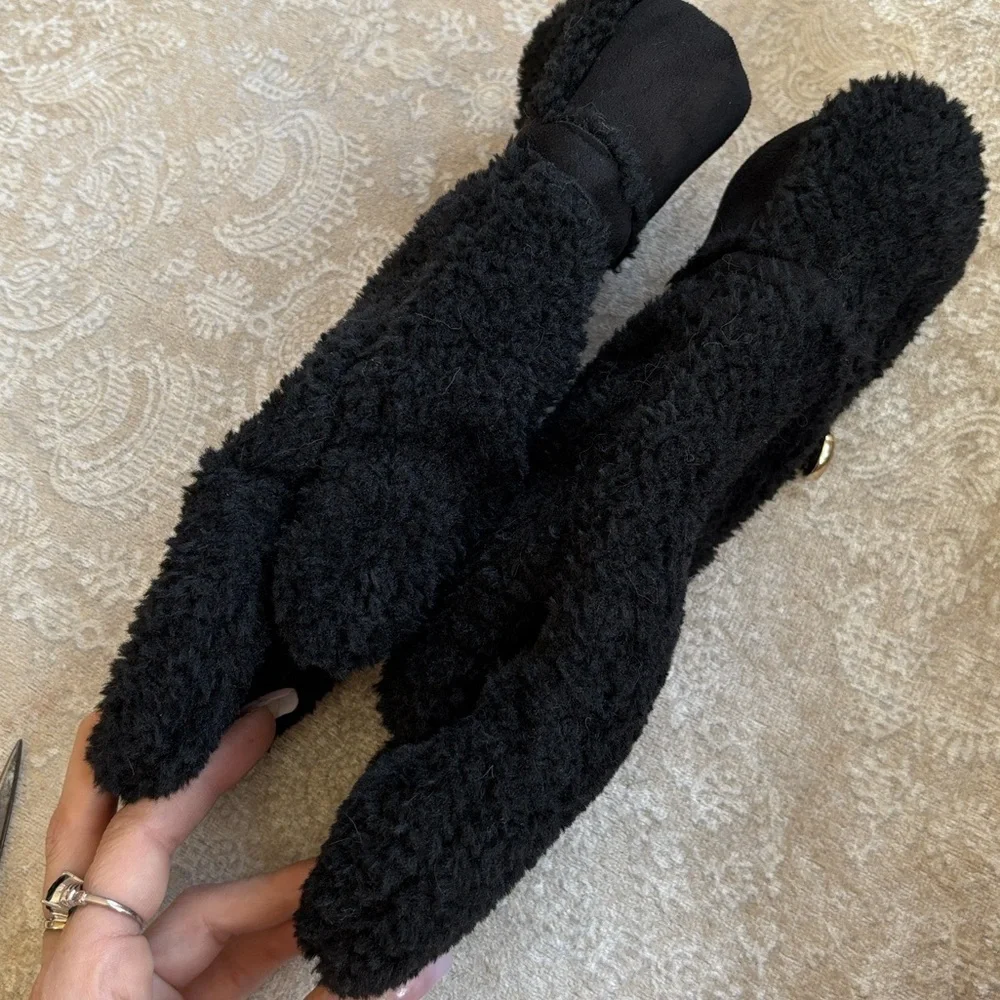 NWOT Calvin Klein Faux Fur Gloves Black Mittens Stretch Cord Fleece Lined Cozy